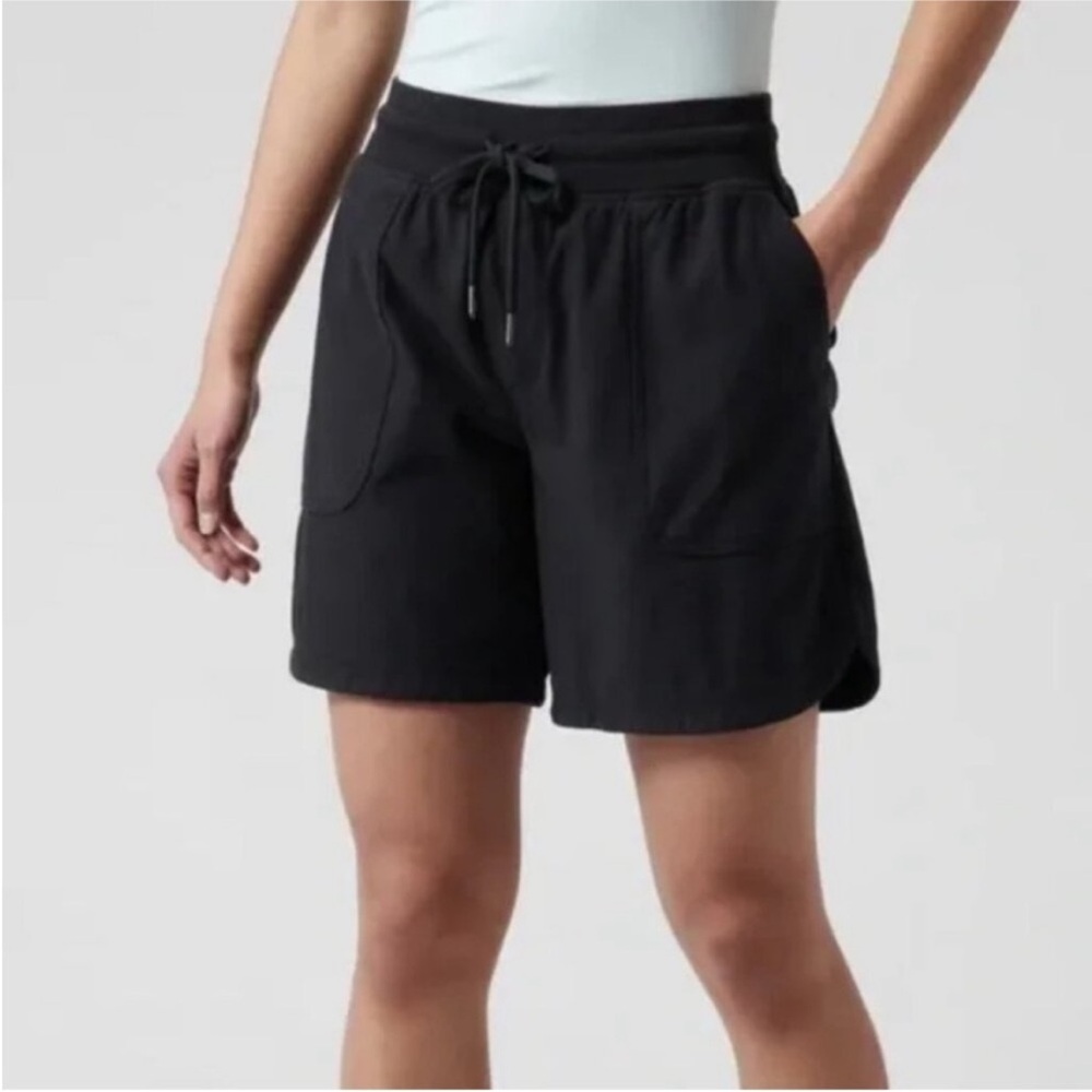 Athleta Farallon Black Bermuda Women’s Shorts with pockets. Cotton Blend.  XL